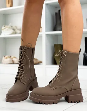 Bottes à lacets taupe en cuir gommé