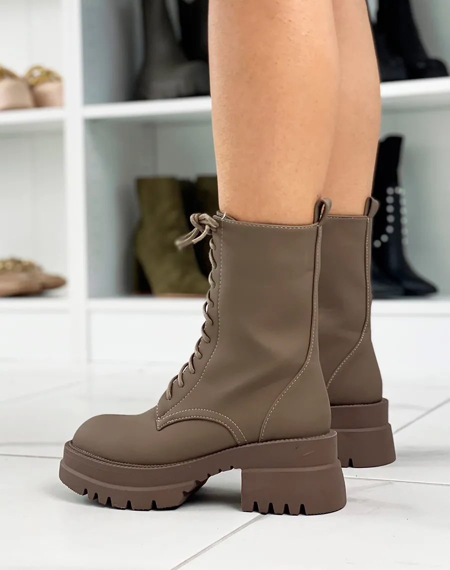 Bottes à lacets taupe en cuir gommé