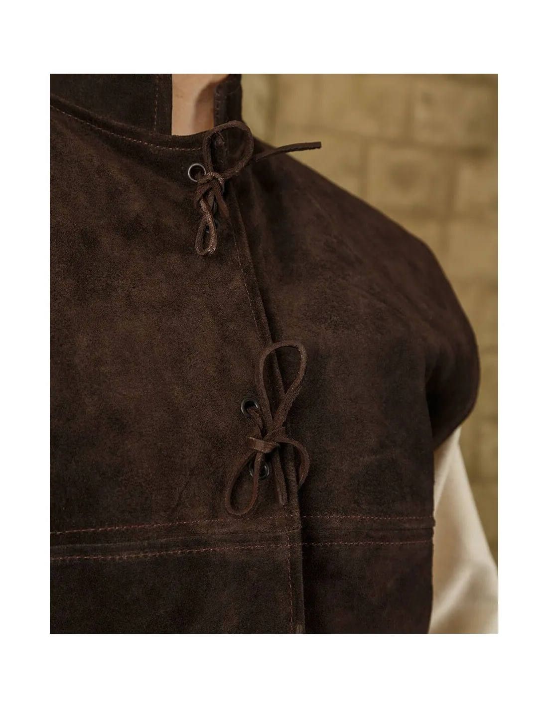 Gilet Renaissance Laertes en daim marron ⚔️ Boutique Épées