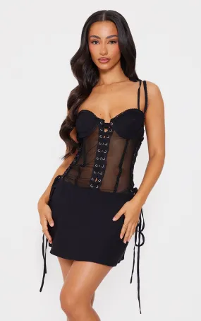 Petite Mini-robe noire ajustée à corset en mesh lacé