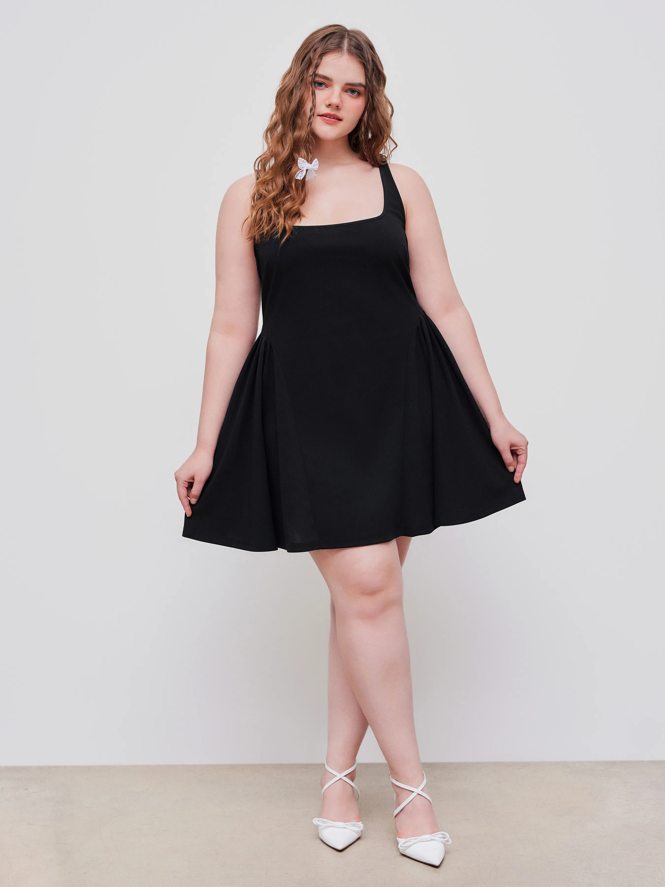 Robe mini plissée à col carré unie Curve & Plus