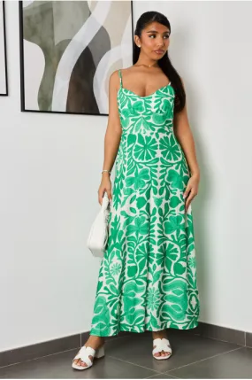 Robe verte à motif fleuri